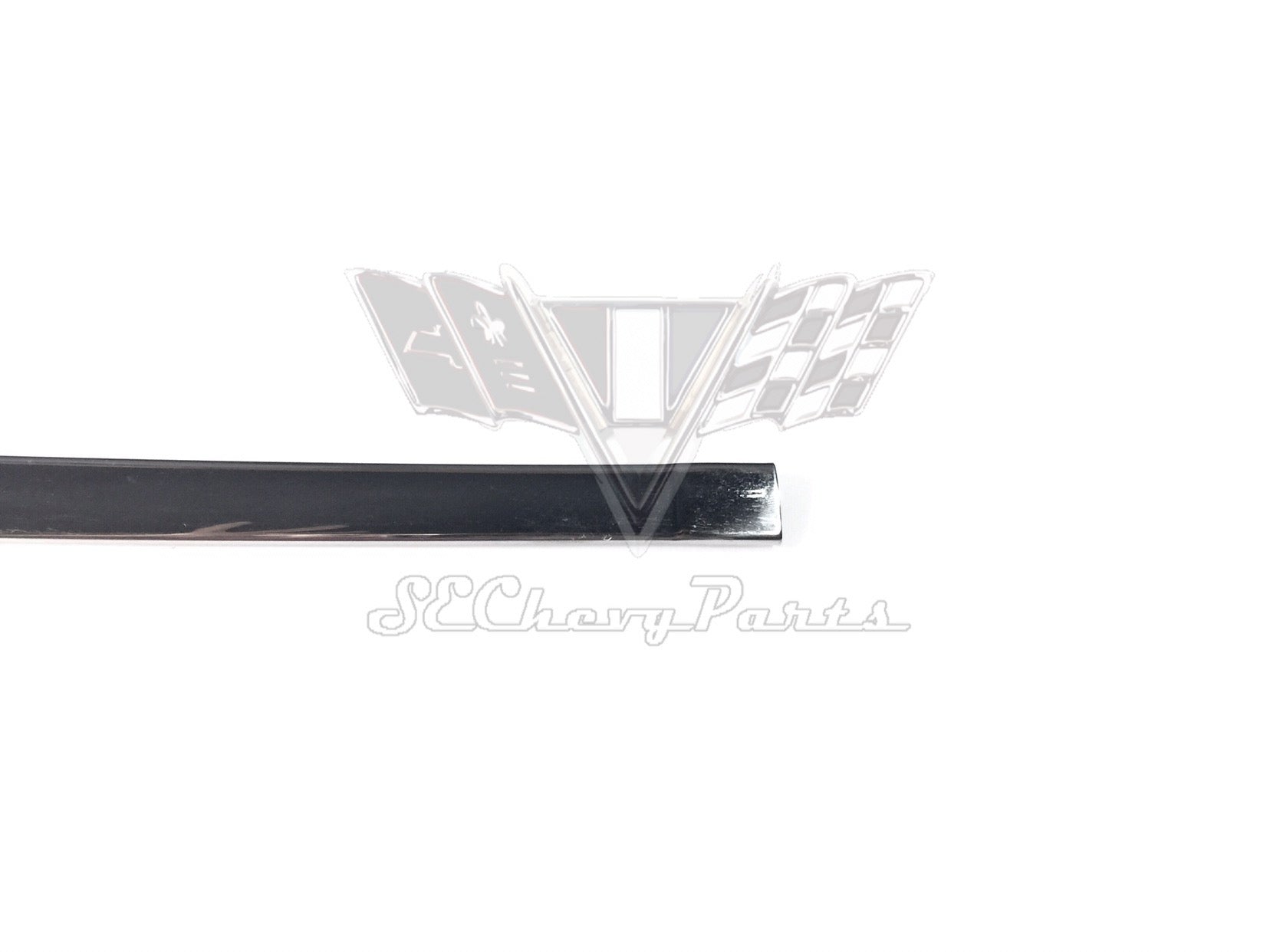 1961-1962 Chevy Hardtop Sedan Lower Windshield Reveal Molding RIGHT SHOW